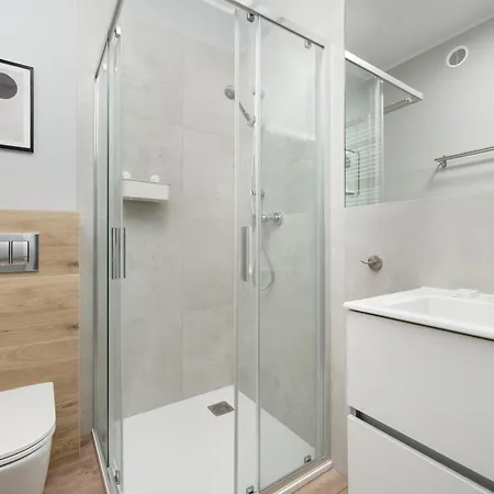 Zwycieska Z Klimatyzacja, Free Garage By Renters Apartment Wroclaw