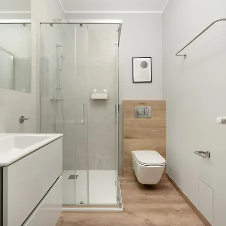 Zwycieska Z Klimatyzacja, Free Garage By Renters Wroclaw