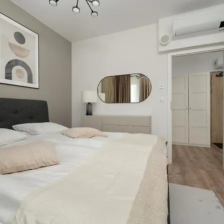 Zwycieska Z Klimatyzacja, Free Garage By Renters Wroclaw