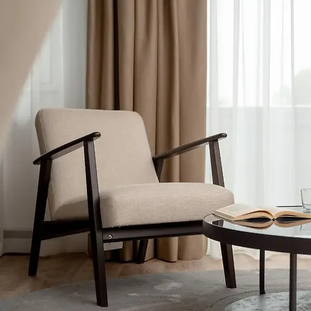 Zwycieska Z Klimatyzacja, Free Garage By Renters Wroclaw