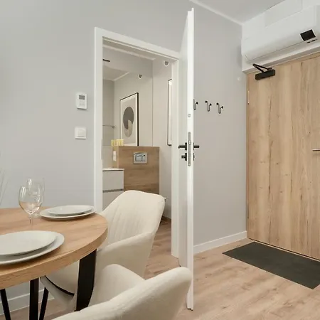Zwycieska Z Klimatyzacja, Free Garage By Renters * Вроцлав