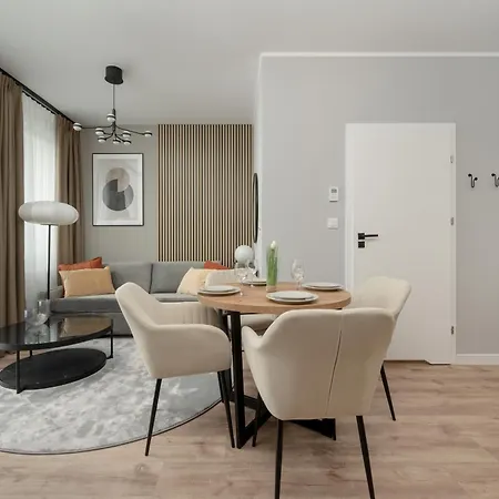 Zwycieska Z Klimatyzacja, Free Garage By Renters Wroclaw