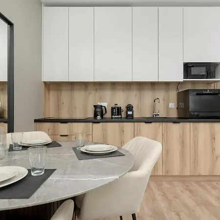 Zwycieska Z Klimatyzacja, Free Garage By Renters * Breslavia