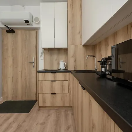 Zwycieska Z Klimatyzacja, Free Garage By Renters * Wroclaw