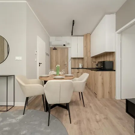 Zwycieska Z Klimatyzacja, Free Garage By Renters Apartamento